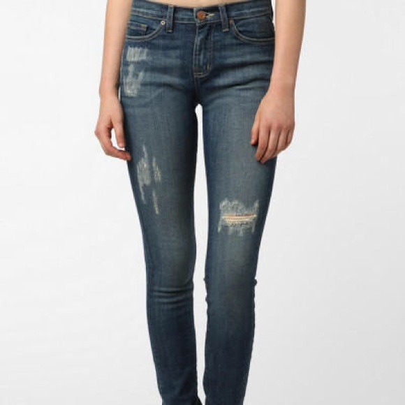 BDG Cigarette High Rise Jeans lightly distressed