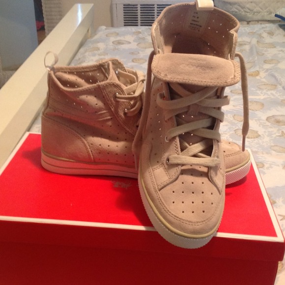 New Coach sneakers. Worn only for a few hours!!