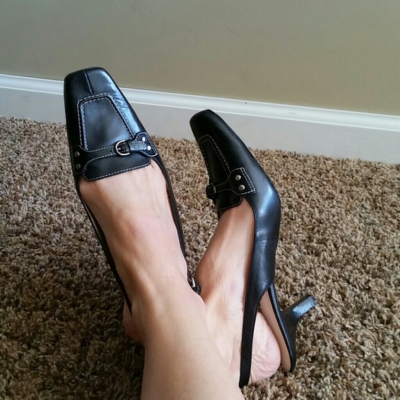 Bandolino black leather shoe... PRICED TO SELL!!!