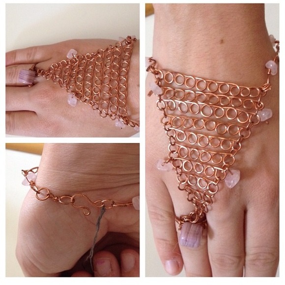 Gold chain hand bracelet - Picture 1 of 1