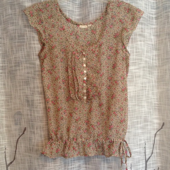 Floral Chiffon Capsleeve blouse