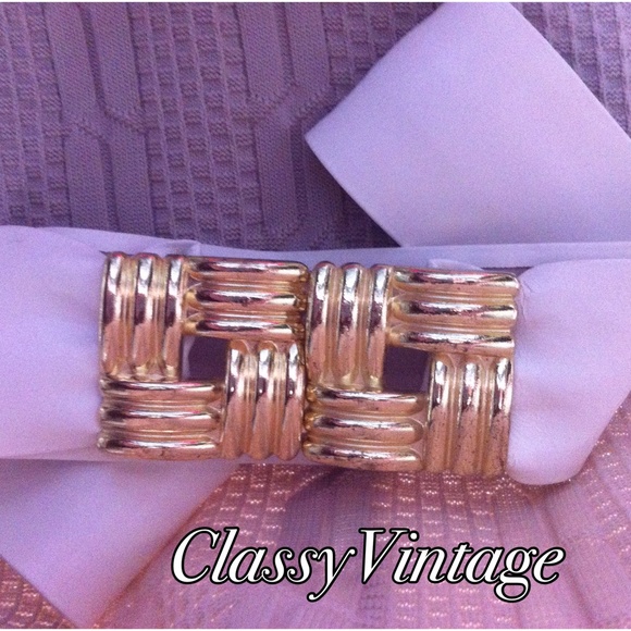 vintage collectif Accessories - White and gold belt. Vintatge 🌹 HP 🌹