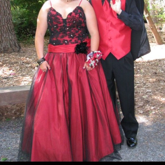 Red & black prom dress