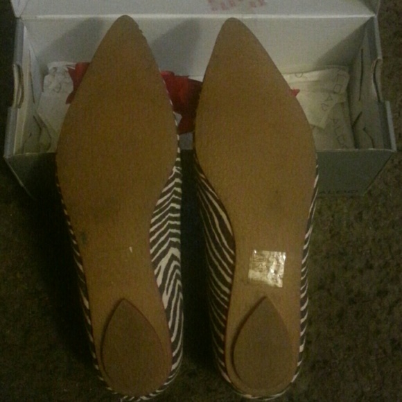 ALDO slip-ons - Picture 2 of 4