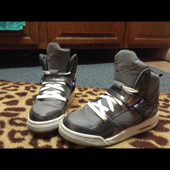 Jordan Flight size 6