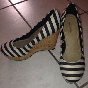 Wet seal wedges