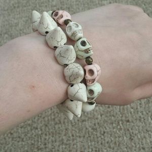 ✌20 OFF✌ Stone skull and spikes stretch bracelets