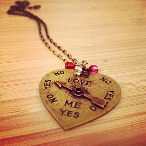 ➳ Love me yes or no necklace - arrow spins!!