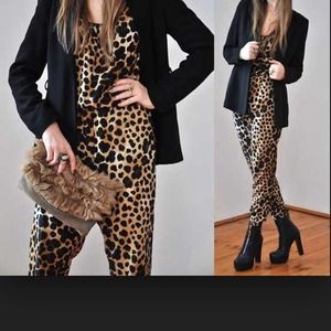 H&M cheetah print Jumpsuit with pockets Size 10