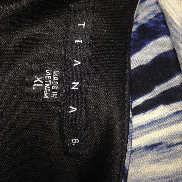 Feather design Navy cocktail dress - Picture 3 of 3