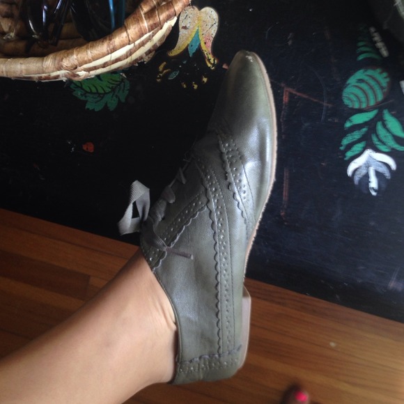 Oxfords - Picture 2 of 3