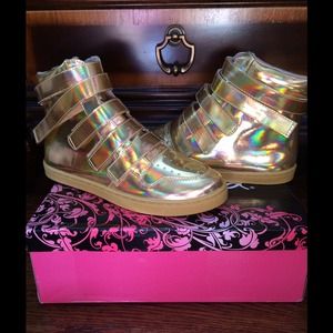 Women Gold Halogram Sneakers