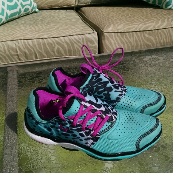 Under armour teal&purple side laced tennis shoes!