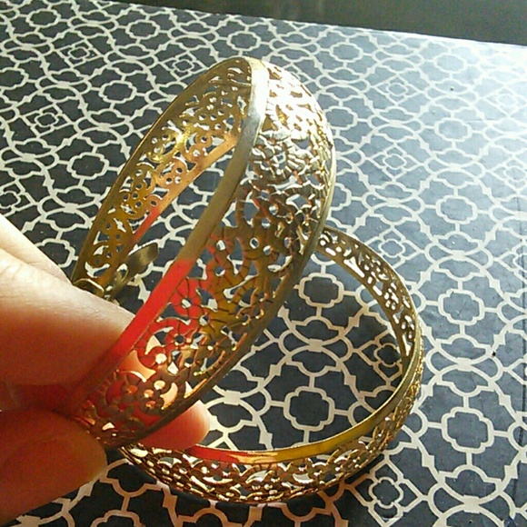 Earings - Picture 2 of 2