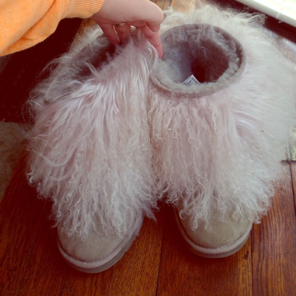Short furry ugg boots