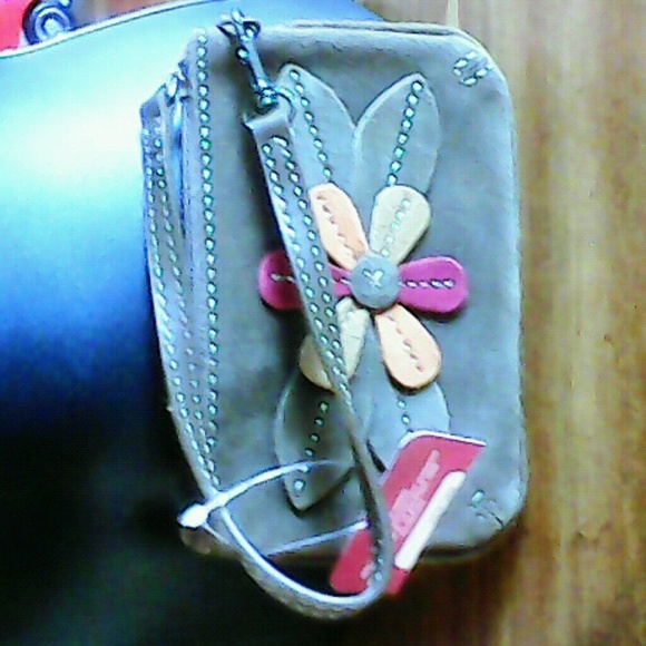 Sweet embroidered flower nwt suede wristlet!