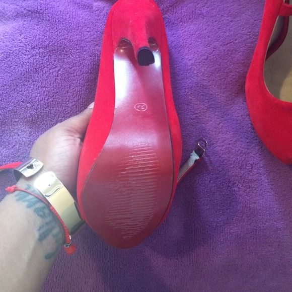 Red pumps - Picture 3 of 4