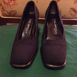 Via Spiga soft crepe navy pump.