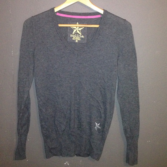 Nollie  V-neck sweater