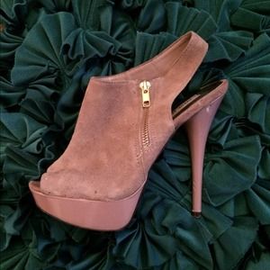 **REDUCED** Steve Madden Peep Toe booties
