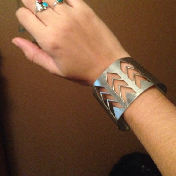 ⛔️ SOLD ⛔️ tribal bangle