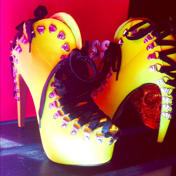 Citron Lemon Rocky Red Kiss Charmers