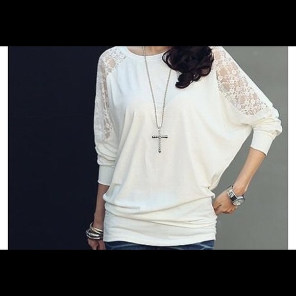🚫sold 🚫Beautiful white sweater with lace