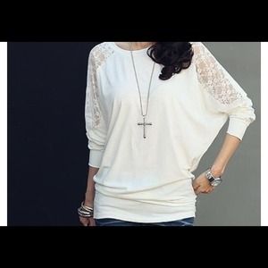 🚫sold 🚫Beautiful white sweater with lace