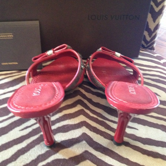 ⬇️ Louis Vuitton satin cherry blossom mule 39.5⬇️ - Picture 2 of 4