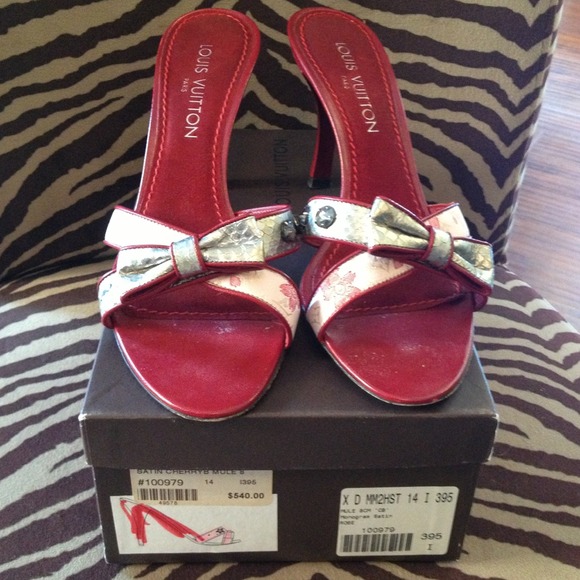 ⬇️ Louis Vuitton satin cherry blossom mule 39.5⬇️ - Picture 3 of 4