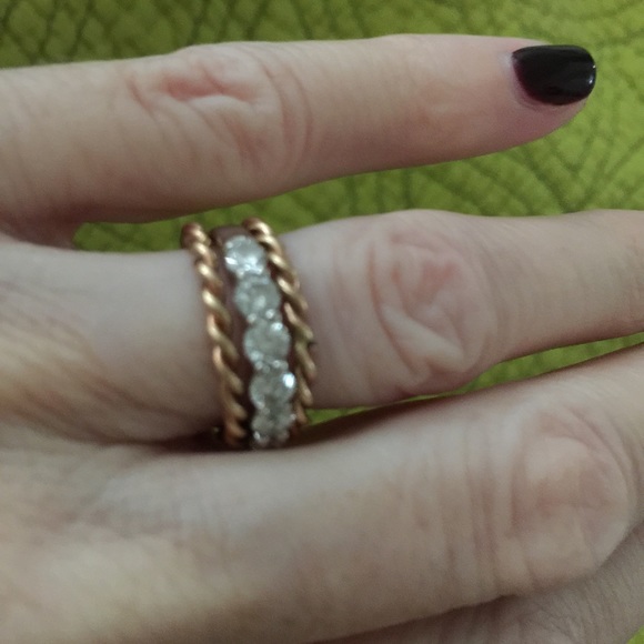 A grouping of 10 beautiful rings🌿