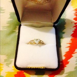 10 K Gold Cubic Zirconia Ring