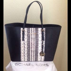 MICHAEL Michael Kors Jet Set Travel Center Stripe