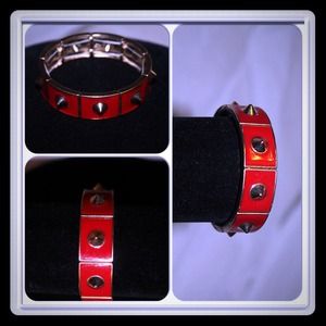 Red & gold spike enamel stretch bracelet