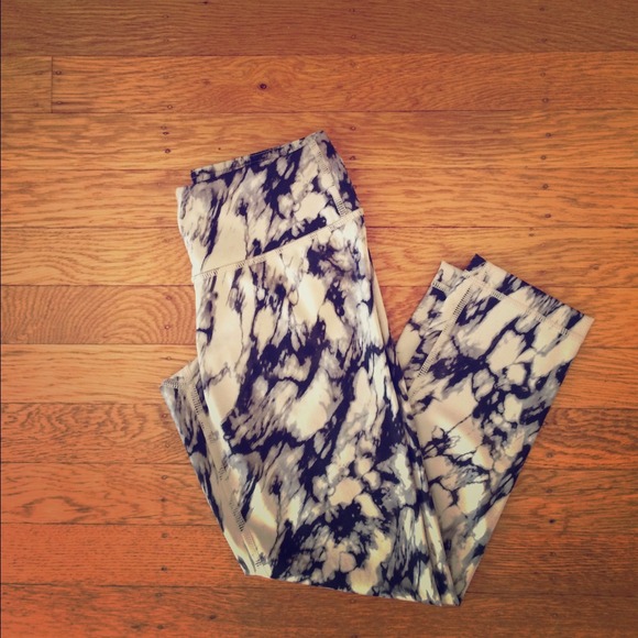 Lululemon Granite Wunder Under Crop