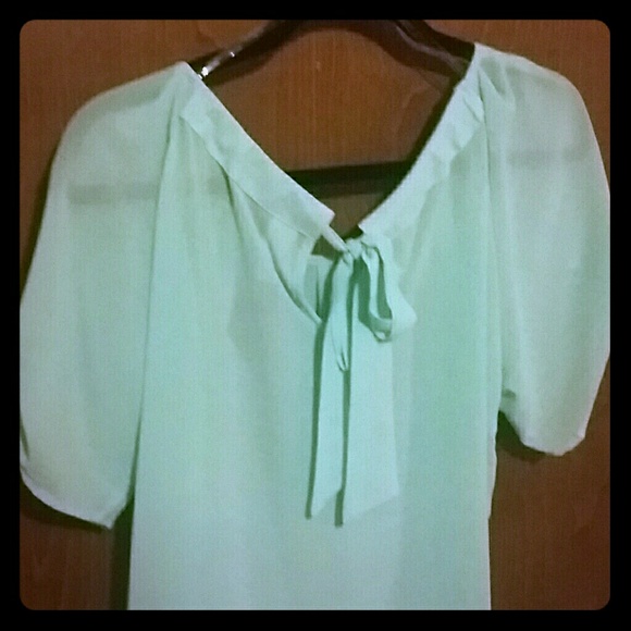 Light mint flowy shirt