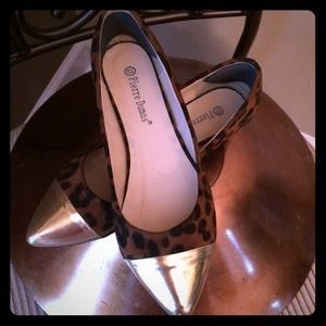 PIERRE DUMAS BROWN AND GOLD LEOPARD FLAT&Gold Flat