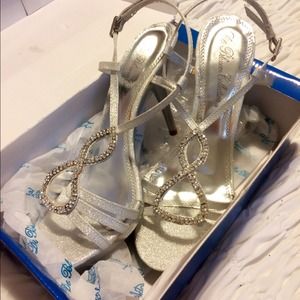 ✨Brand New/Never worn Boutique heels✨