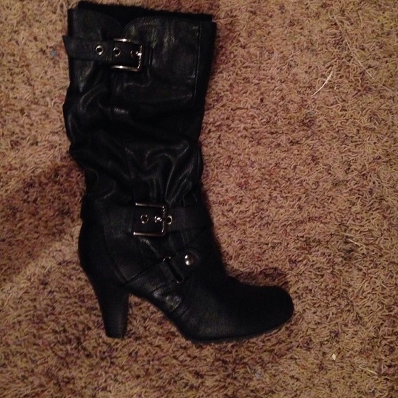 Black guess boots