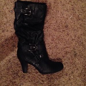 Black guess boots