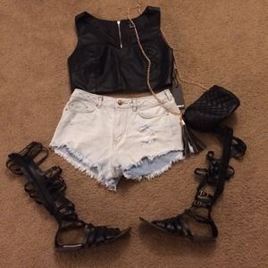 **REDUCED** Faux leather sleeveless crop top