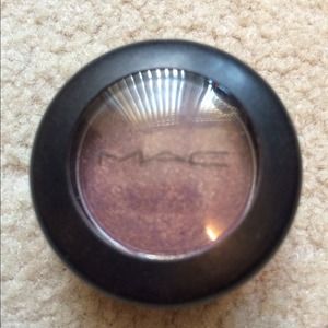 MAC Cosmetics Trax velvet eyeshadow