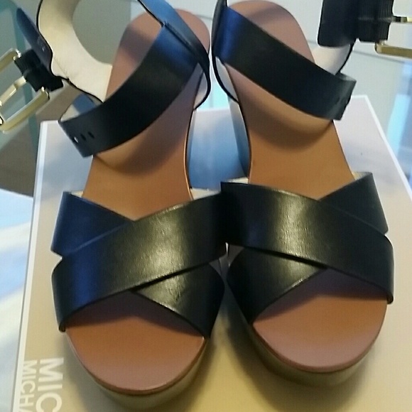 AUTHENTIC MICHAEL KORS WEDGES - Picture 3 of 4