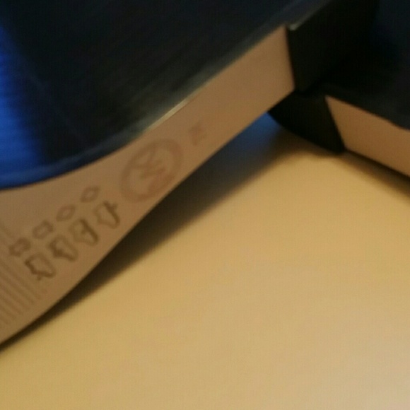 AUTHENTIC MICHAEL KORS WEDGES - Picture 4 of 4