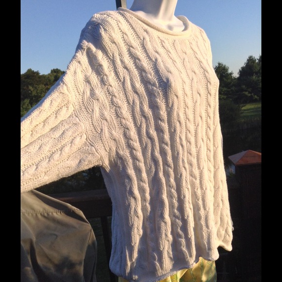 Metropolitan Sweaters - ✋Laura✋ Cozy Metropolitan Off-White Sweater❄️