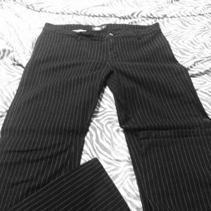 Stripe down black & white dickies. Super cute!'