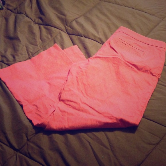 Express Editor Fit pink/coral capris