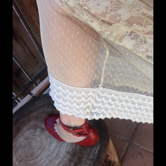 🆕Lovely Ivory Spaghetti Strap Lace Dress 🌻🌼🌻🌼 - Picture 4 of 4