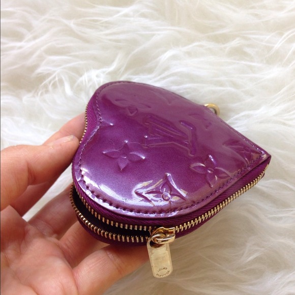 🚫SOLD 🚫👑💯LV Vernis Heart Coin Purse - Picture 3 of 4