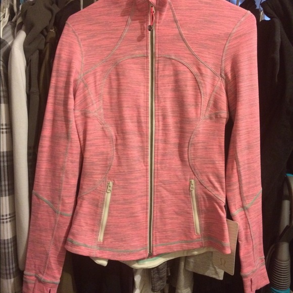 ✖️SOLD✖️ Lululemon Forme jacket sold out